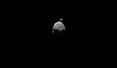 Asteroida w kosmosie na czarnym tle
